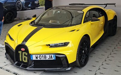 Bugatti_Chiron_Pur_Sport.jpg