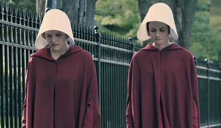 the-handmaids-tale-episode-1-elisabeth-moss.jpg