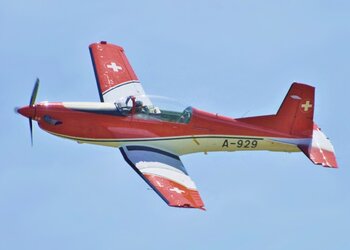 Swiss_Air_Force_Pilatus_PC-7_(cropped).jpg
