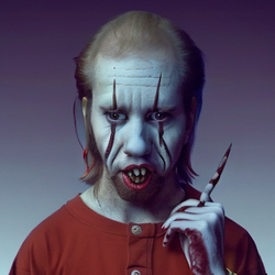 00026-1956614533-portrait shot of cyraxx as pennywise the clown with disgusting bloody head wo...png