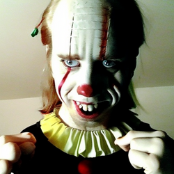 00050-1884937612-portrait shot of cyraxx as  angry pennywise the clown with disgusting bloody ...png