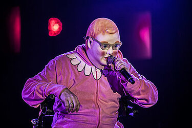 devo-33[1].jpg