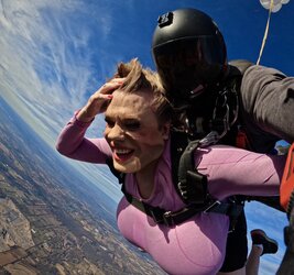 lemieux-sky-diving.jpg