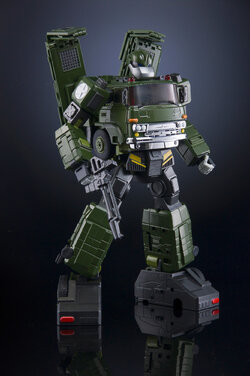 X-Transbots-Bullwark-04.jpg