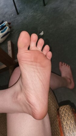 Pamperchu feet photo_2023-03-14_16-26-48.jpg
