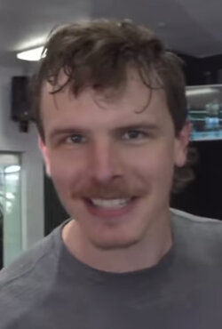 IDubbbz,_2022_(cJW-8e5A0YY).jpg