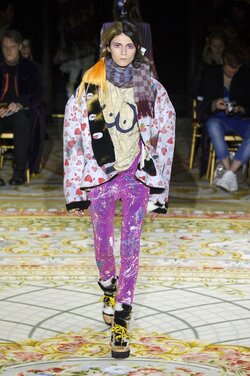 elle-pfw-fw17-collections-vivienne-westwood-07-imaxtree.jpg