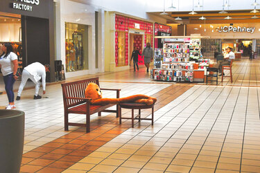 mall bench (2).jpg