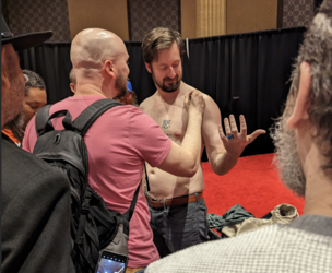 Vegas Signing.png
