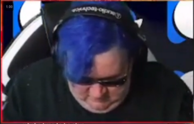 blueberry ragepig look down.PNG