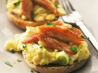 flaked-kippers-and-soft-egg-breakfast-487127.jpg