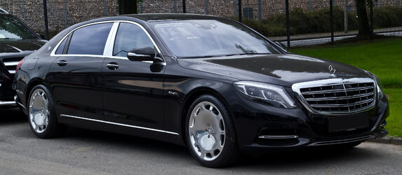 Mercedes-Maybach_S_500_4MATIC_(X_222)_–_Frontansicht,_14._September_2015,_Münster.jpg