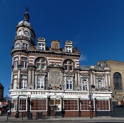 1200px-The_Boston_Arms,_Tufnell_Park_-_panoramio.jpg
