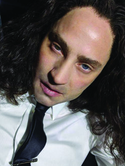 FionaDourif_as_Brad_Dourif_CHUCKY.width-800.jpg
