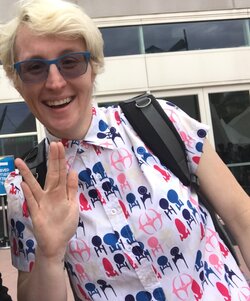 F1rKOEWaMAAYlde.jpg