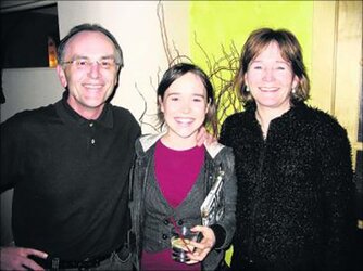 Elliot-Page-with-his-parents.jpg