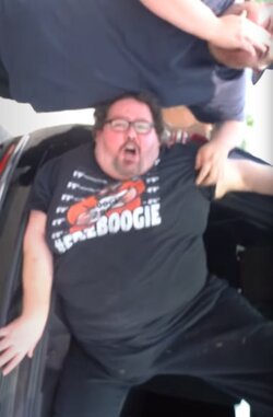 UHCL6gCDcC.jpg