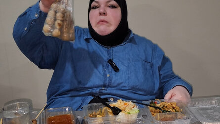 VS--YouTube-THAIFOODMUKBANGBEEFBALLSSUPERSPICYMAGGIBASILNOODLESANDSPICYSHRIMPSTIRFRY-9’36” (2).jpg