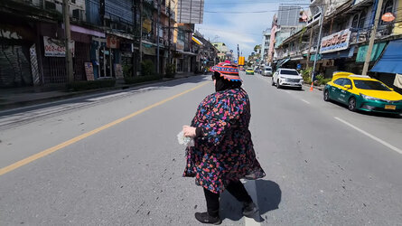 VS--YouTube-CANADIANPOUTINEINBANGKOKTHAILAND-1’25”.jpg