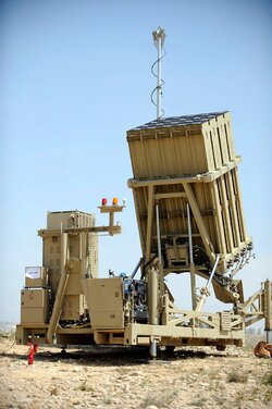 800px-Iron_Dome_Battery_Deployed.jpg