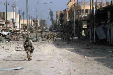 US_Navy_041114-M-8205V-005_Iraqi_Special_Forces_Soldiers_assigned_to_the_1st_Marines,_patrol_s...jpg