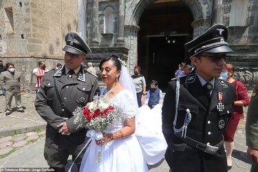 57488449-10787403-Fernando_left_and_Josefina_center_stop_for_photos_outside_the_ch-a-27_165184...jpg