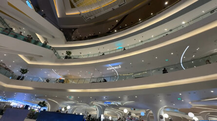 VS--YouTube-COUPLETOURICONSIAMBANGKOKSLARGESTMALL-3’52”.jpg