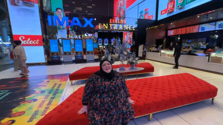 VS--YouTube-COUPLETOURICONSIAMBANGKOKSLARGESTMALL-9’19”.jpg