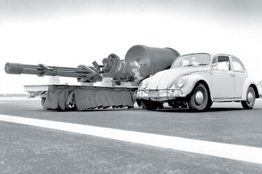 A-10-VW-Beetle-and-GAU-8-gun.jpg