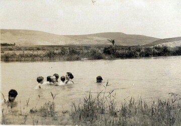 Jordan_River_-_Kibbutz_Beit_Zera_-_40s_or_50s.jpg