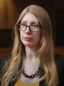 Angela_McArdle_in_May_2022.png