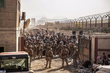 Evacuation_at_Hamid_Karzai_International_Airport_210821-M-AU949-0155.jpg