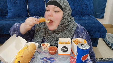 VS--YouTube-GREATSTEAKCHEESESTEAKCHEESEFRIESANDMOZZASTICKSMUKBANGANDBONUSVLOG-3’41”.jpg
