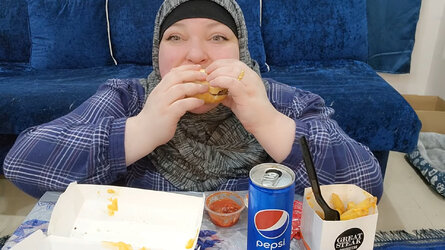 VS--YouTube-GREATSTEAKCHEESESTEAKCHEESEFRIESANDMOZZASTICKSMUKBANGANDBONUSVLOG-10’25”.jpg