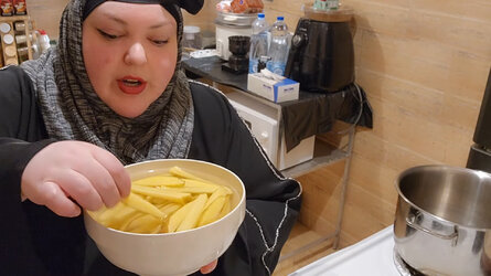 VS--YouTube-HOMEMADECANADIANPOUTINERECIPE-1’13”.jpg