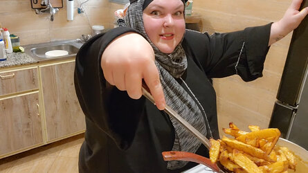 VS--YouTube-HOMEMADECANADIANPOUTINERECIPE-13’54”.jpg