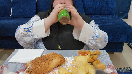 VS--YouTube-TUNASUBBUFFALOCHICKENBITESANDCHIPSMUKBANG-3’21”.jpg