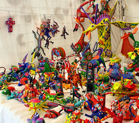Alebrijes_in_Oaxaca,_Mexico_2009.jpg