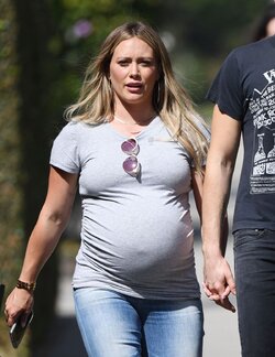 pregnant-hilary-duff-out-in-los-angeles-09-28-2018-1-2893404633.jpg
