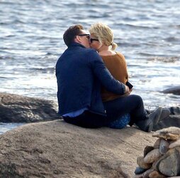 taylor-swift-tom-hiddleston-3-5ec58953-340d-40b5-8ce0-639226f67f36.jpg
