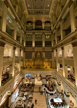 Grand_Court_of_Macy's_Center_City.jpg
