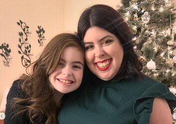 Their teeth are almost as yellow as Kailyn's eyeshadow...