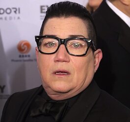 800px-Lea_DeLaria_at_the_International_Emmy_Awards.jpg