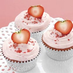 54f682b857690_-_strawberry-cupcakes-070213-xlg.jpg