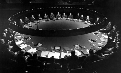 dr-strangelove-ken-adam-film-set-war-room.jpeg