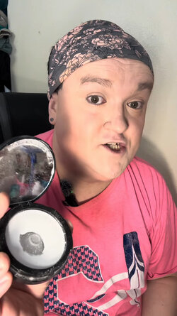 VS--YouTube-grwmmakeuptranswomanmakeuptutorialslgbtq-1’28”.jpg