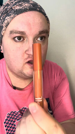 VS--YouTube-grwmmakeuptranswomanmakeuptutorialslgbtq-0’21”.jpg