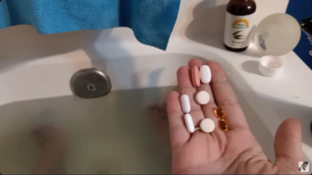 Screenshot_2023-11-24 NakedAndLaughing in tub 🛀(9).png