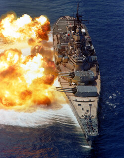 BB61_USS_Iowa_BB61_broadside_USN (1).jpg