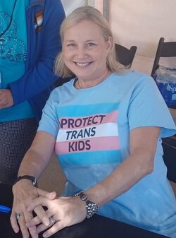 lol her son's a tranny.jpg
